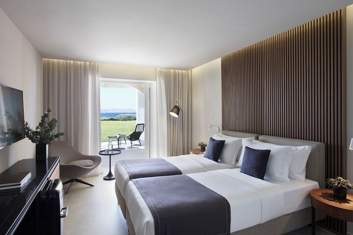 Room 34 of 245