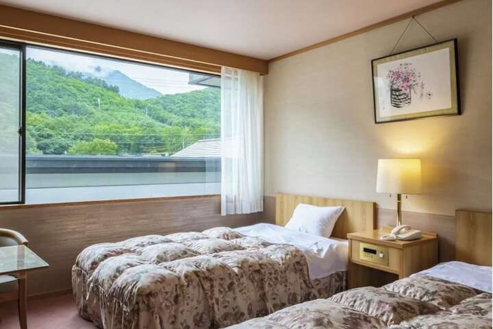 Room 8 of 22