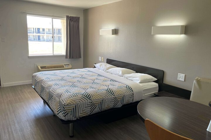 Room 9 of 22