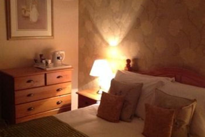 Room 10 of 17