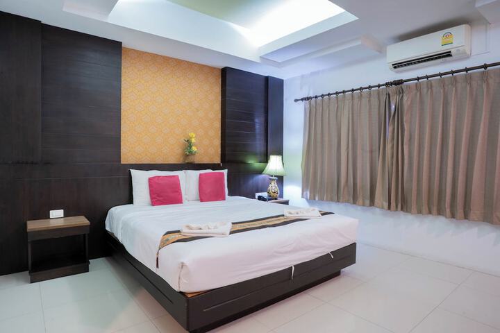 Room 18 of 48