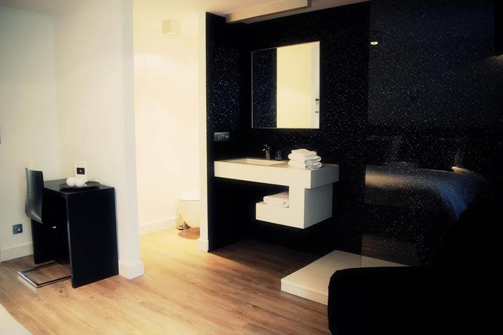 Room 3 of 15