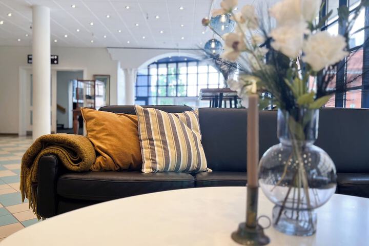Entrance & Lobby