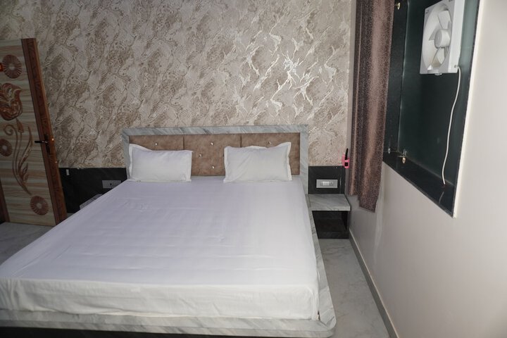 Room 15 of 54