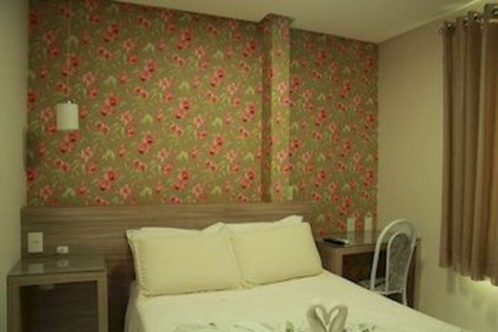 Room 10 of 17