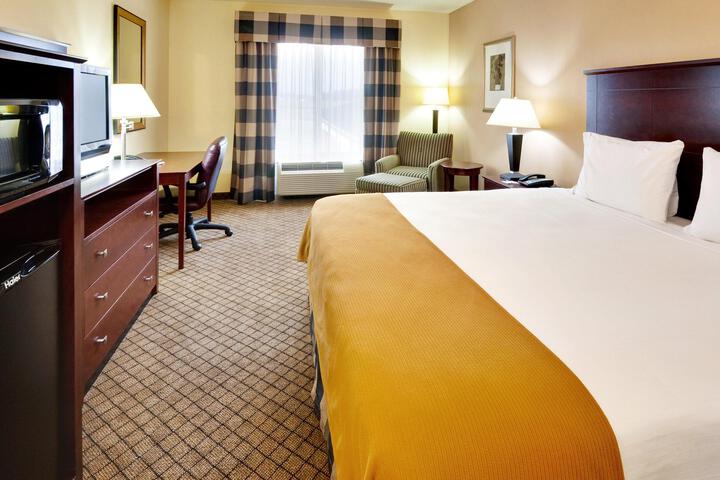 1 King Bed (5 of 6)