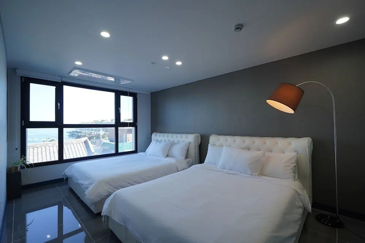 Room 5 of 20