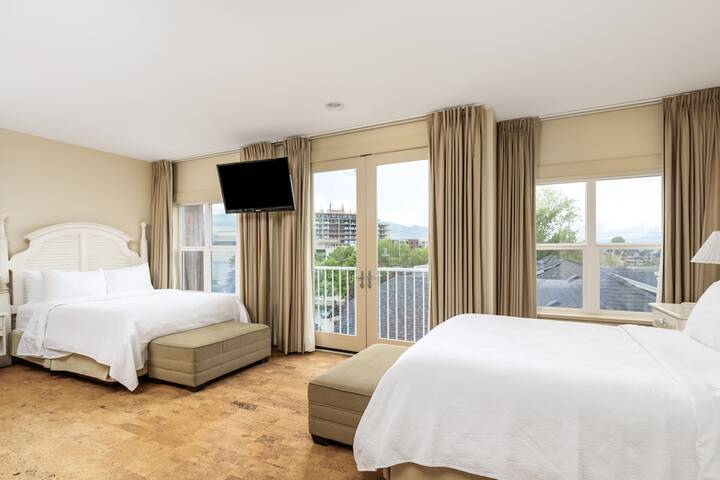 Room 3 of 74