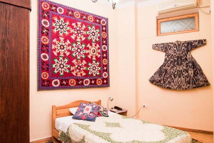 Room 32 of 83