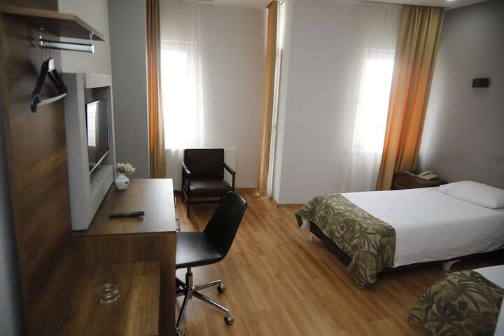 Room 17 of 46