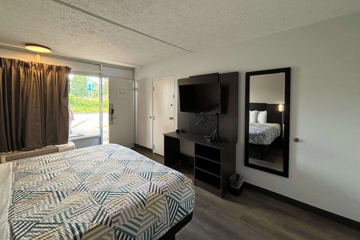 1 King Bed (8 of 11)