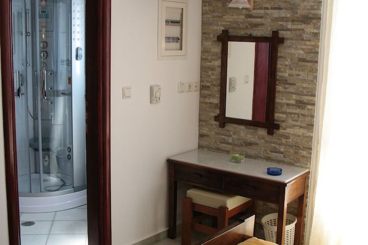 Room 19 of 68
