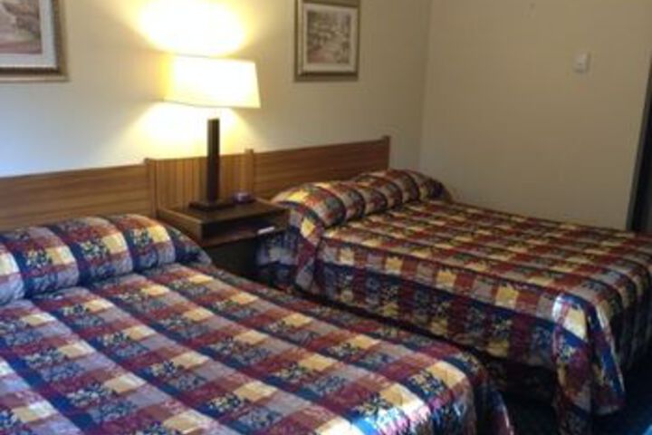 Room 5 of 9