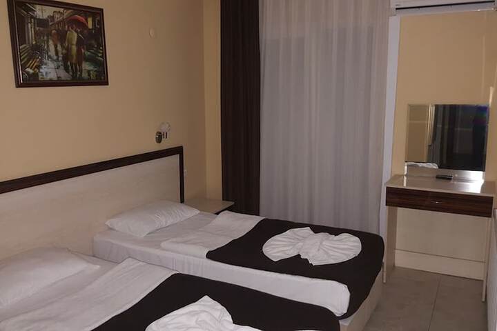 Room 8 of 34