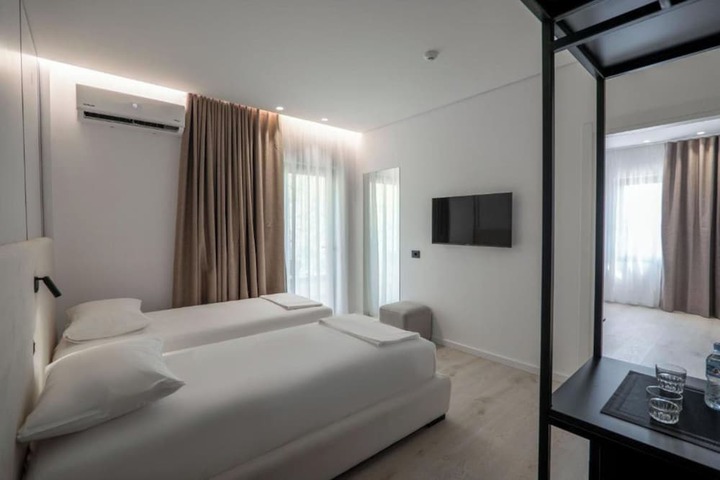 Room 40 of 100