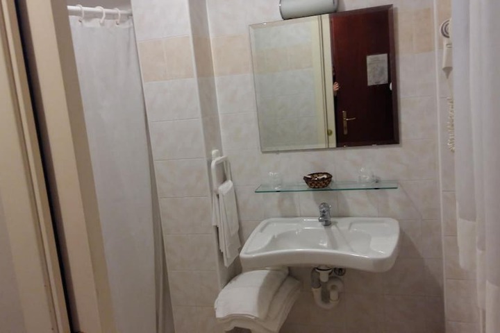 Room 25 of 28