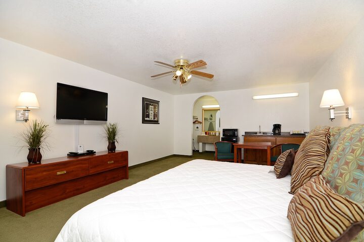 1 King Bed - Wireless High Speed Internet Accessible Microwave and Refrigerator, Coffee Mak (13 of 13)