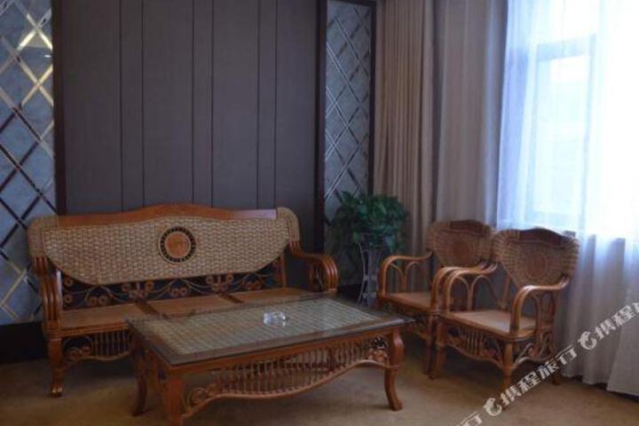 Lijiangnan Holiday Hotel