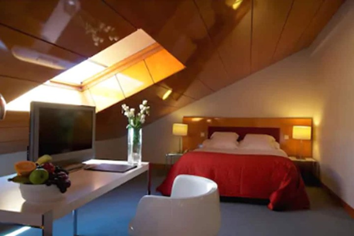 Room 8 of 32