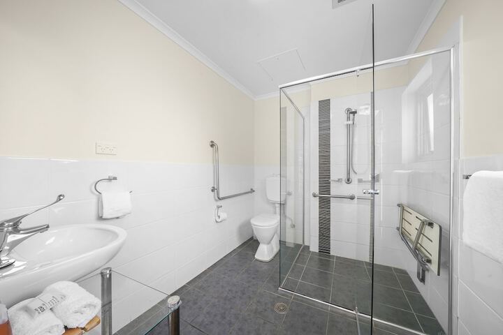 Room 18 of 28