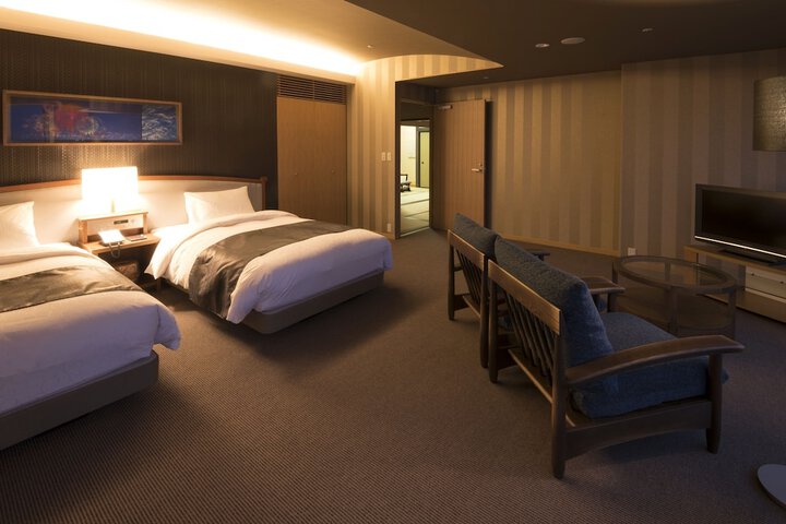 Room 8 of 74