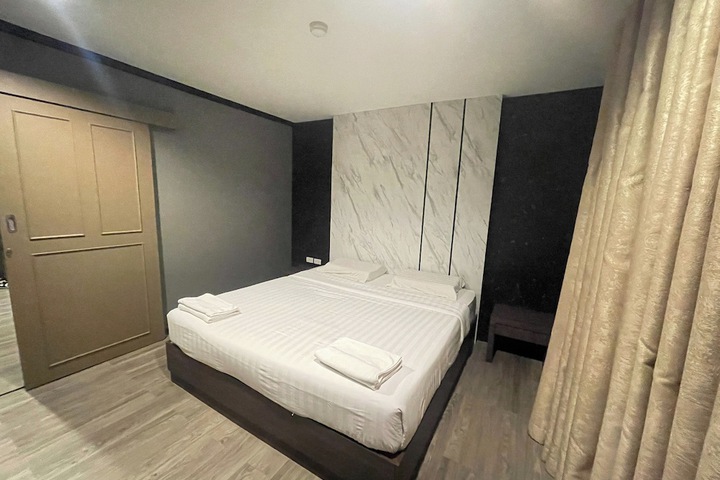 Room 11 of 50