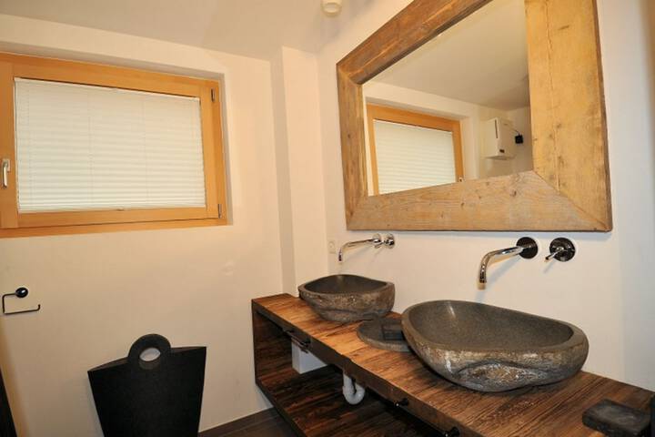 Room 14 of 33