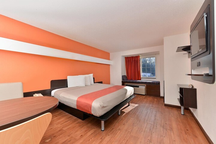 Room 10 of 27