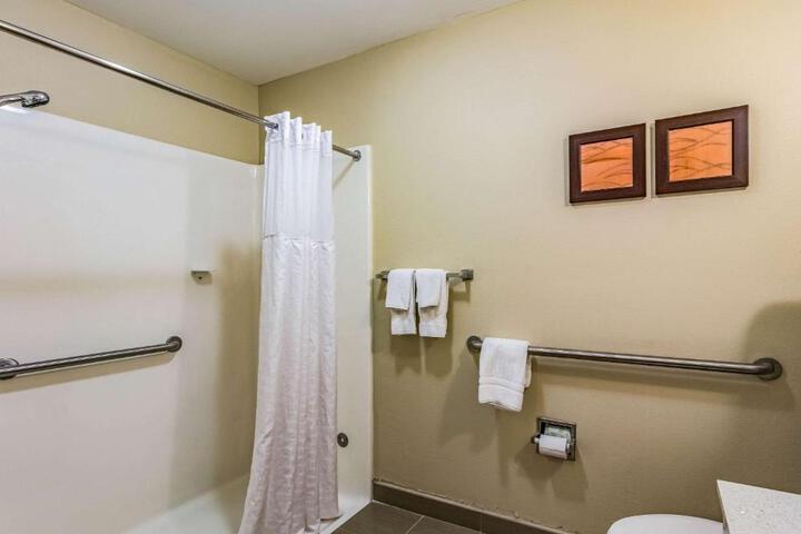 Suite 2 Queen Beds (6 of 10)