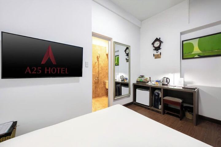 Room 4 of 14