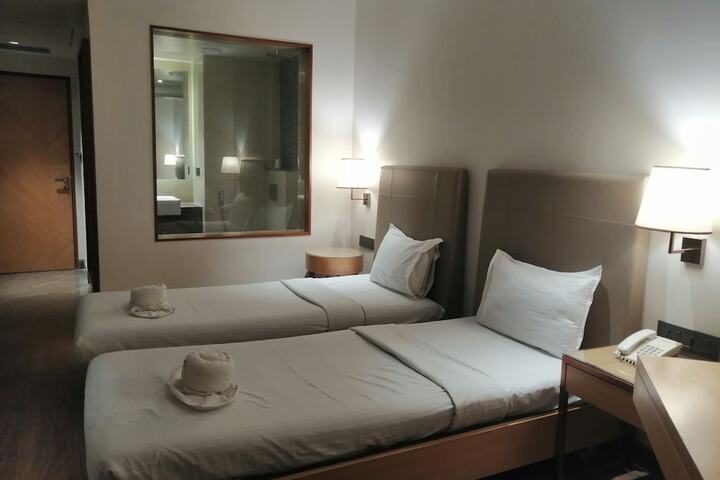 Room 49 of 181