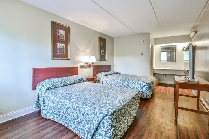 Basic Double Room (2 of 2)