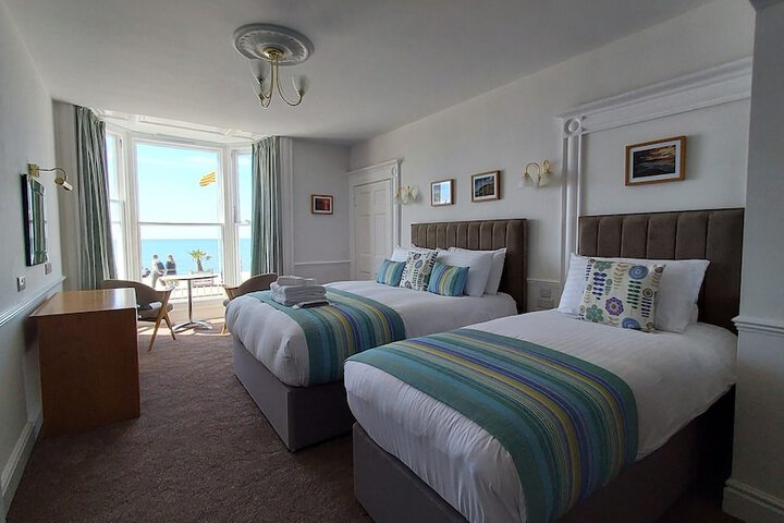 Room 2 of 28
