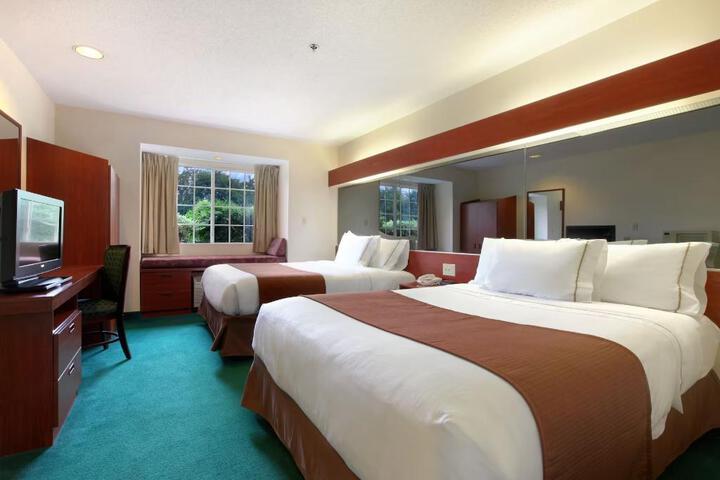 1 Queen Bed (2 of 16)