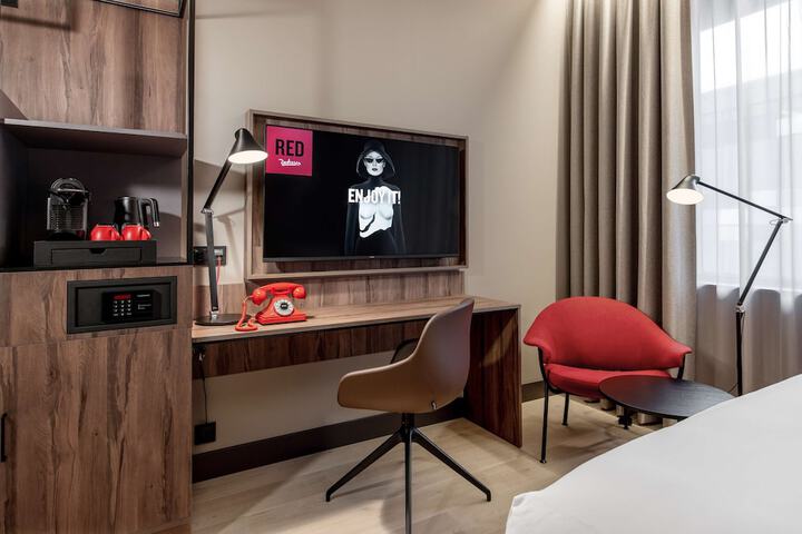Room 13 of 66