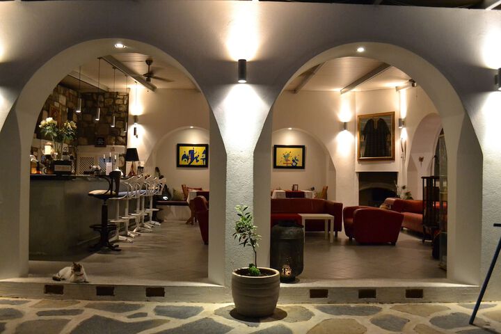 Lounge 119 of 144