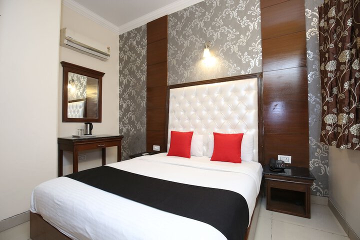 Capital O 1650 Hotel Shagun