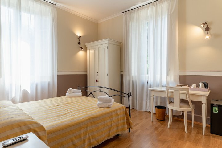 Room 8 of 74