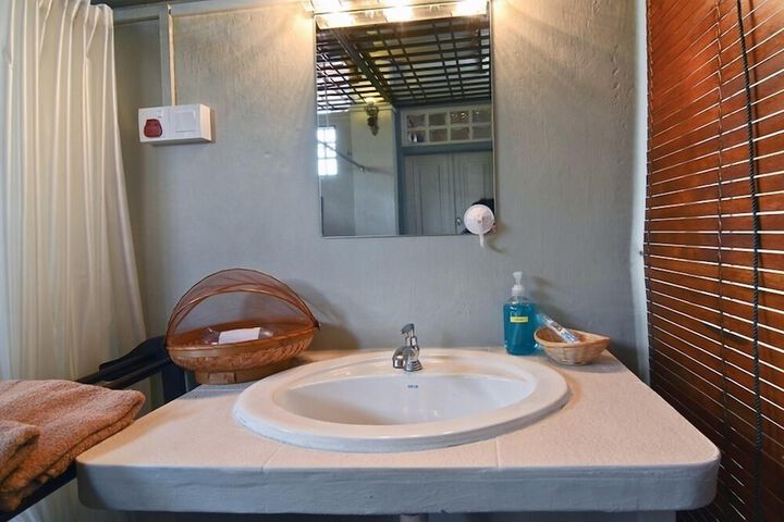 Room 10 of 37