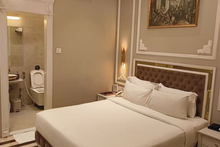 Room 3 of 12