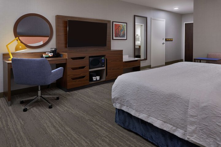 Room 9 of 33