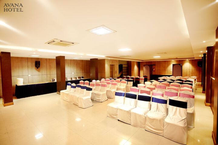 Ballroom/Hall 17 of 21