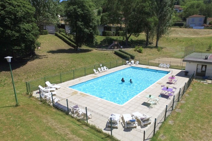 Pool 33 of 48