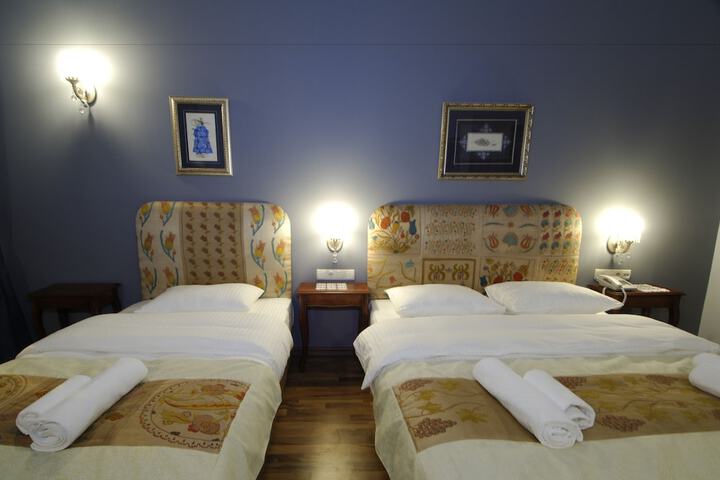 Room 6 of 50