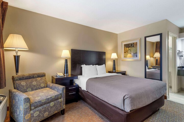 1 Queen Bed Upgrade (7 of 30)