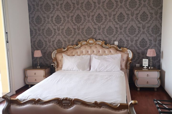 Room 4 of 110