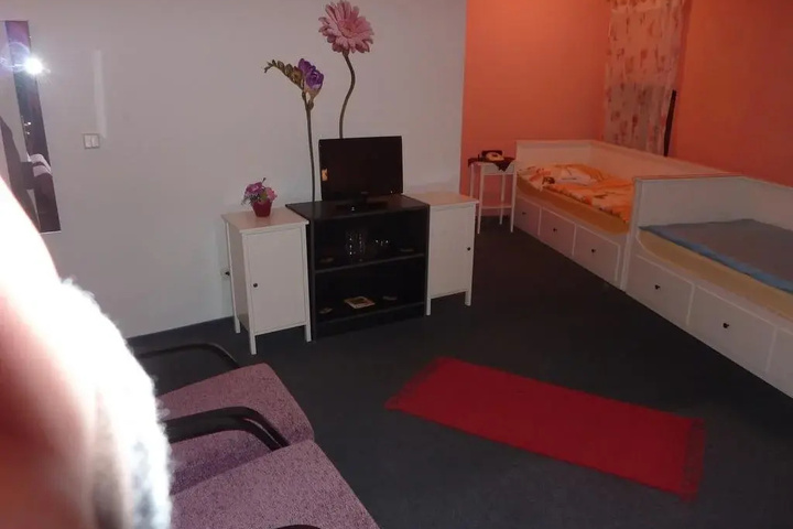 Room 5 of 13