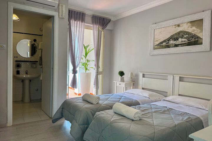 Room 6 of 27