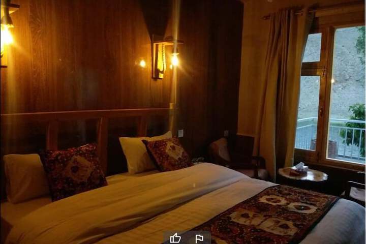 Room 4 of 20