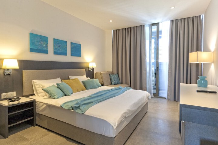 Room 4 of 62